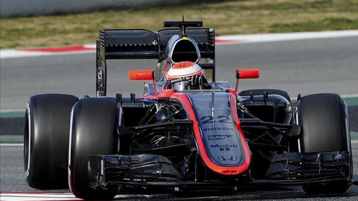 Button, con el McLaren en Barcelona
