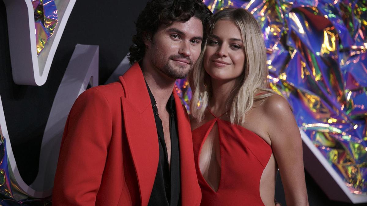 La cantante country Kelsea Ballerini y el actor Chase Stokes.