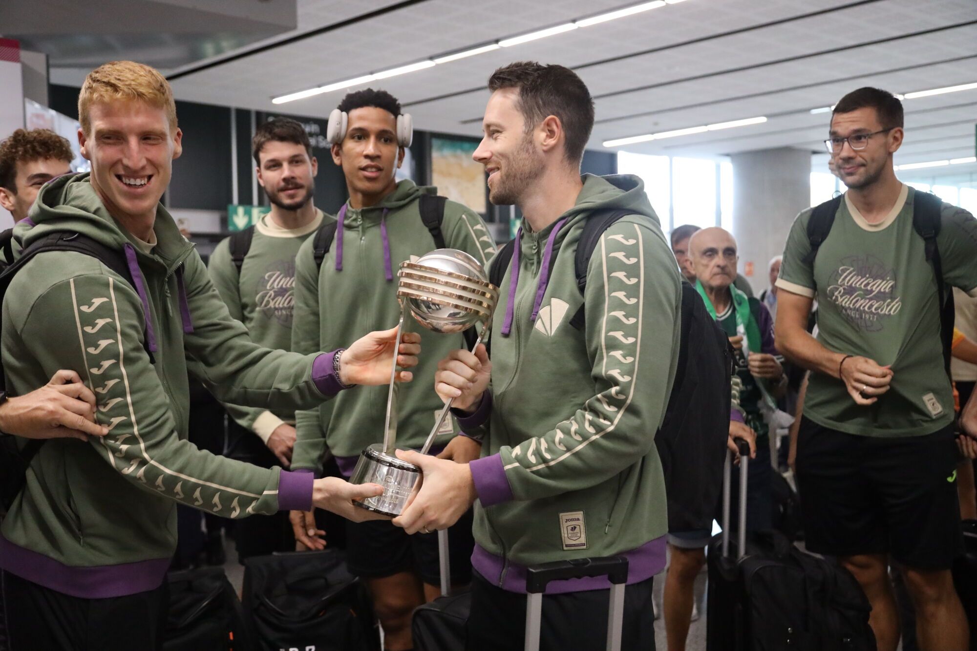 El Unicaja ya está en Málaga tras conquistar su segunda Intercontinental