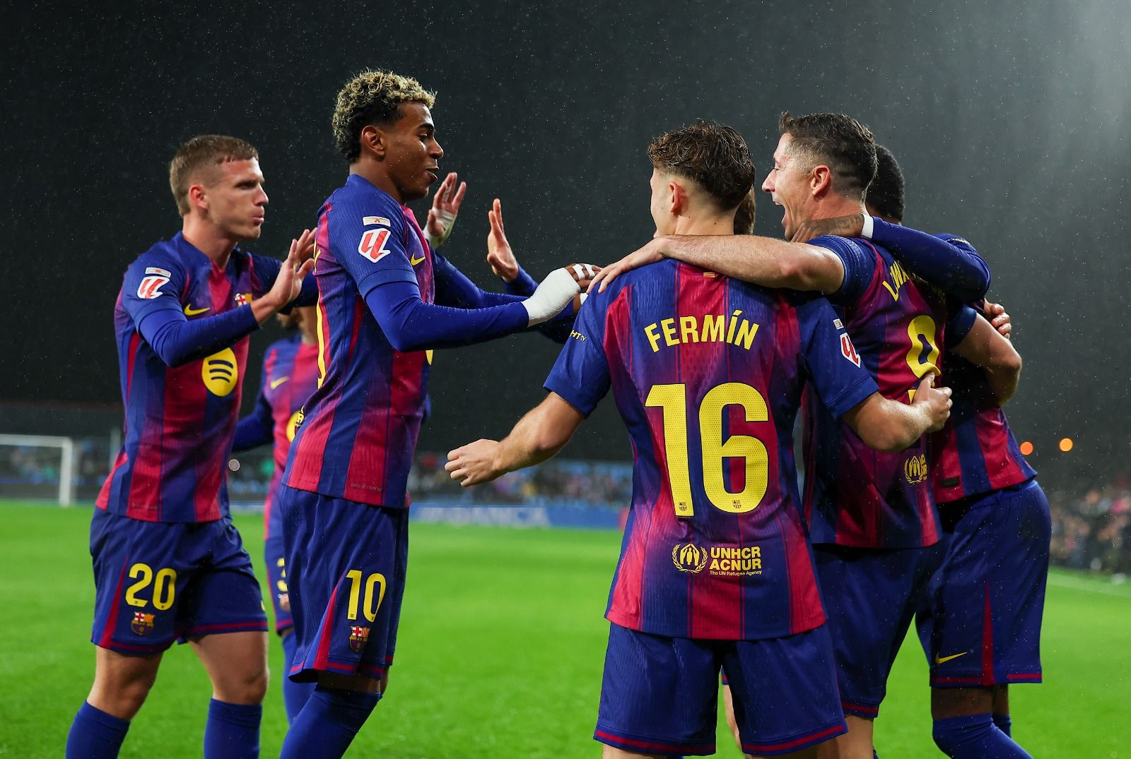 El Barça de Flick recupera la fe en una noche memorable de fútbol