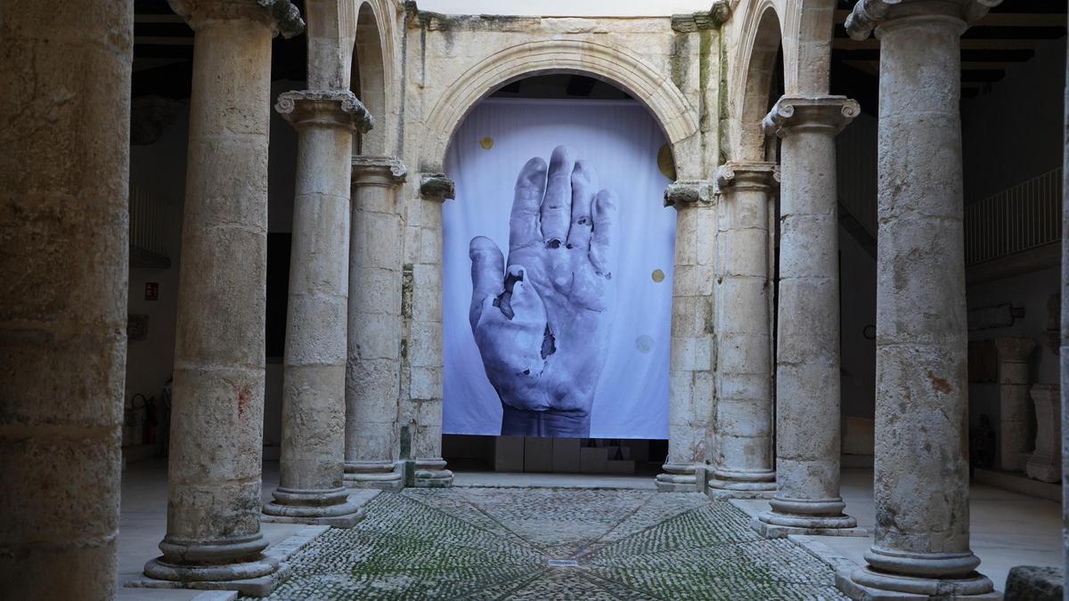 Una de las obras de la exposición "Halt!" de Artur Heras, en Xàtiva.