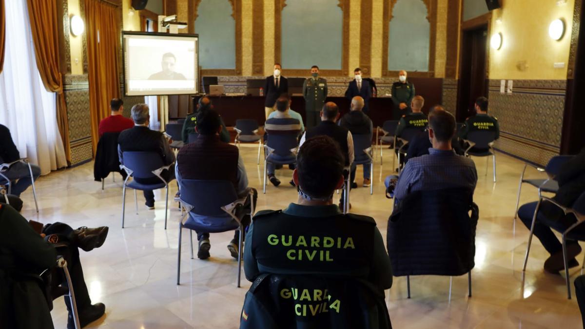 La Guardia Civil de Córdoba desarrolla una jornada de formación sobre la ley de contrabando y el comercio ilícito de tabaco.
