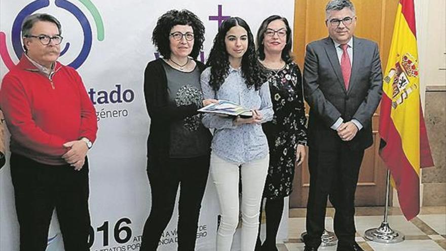 Tres estudiantes de ESO de la Vall copan premios de relato y dibujo