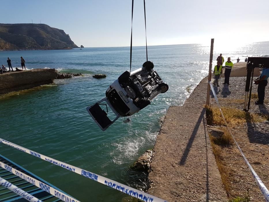 Un coche se precipita al río Gorgos en Xàbia.