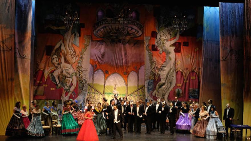 &#039;La Traviata&#039; de José Concepción encandila a  los majoreros