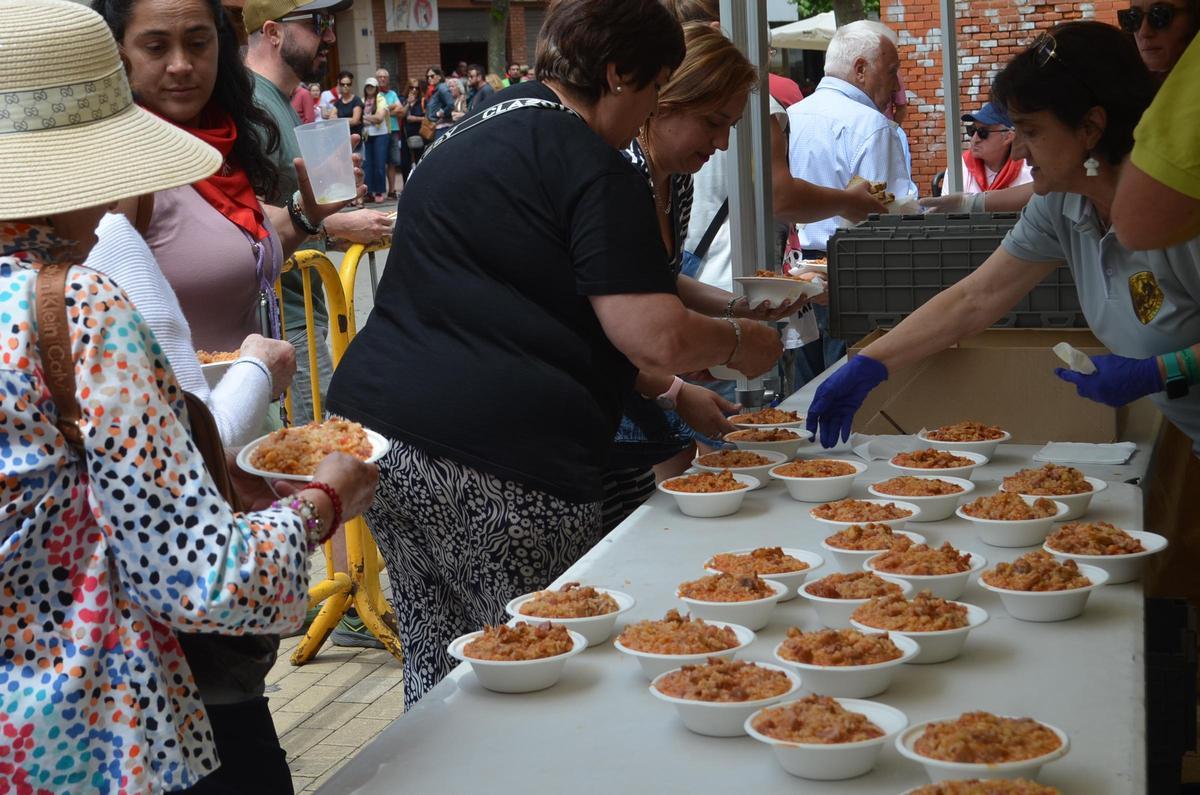 GALERÍA: La comida popular del viernes del Toro de Benavente, en imágenes