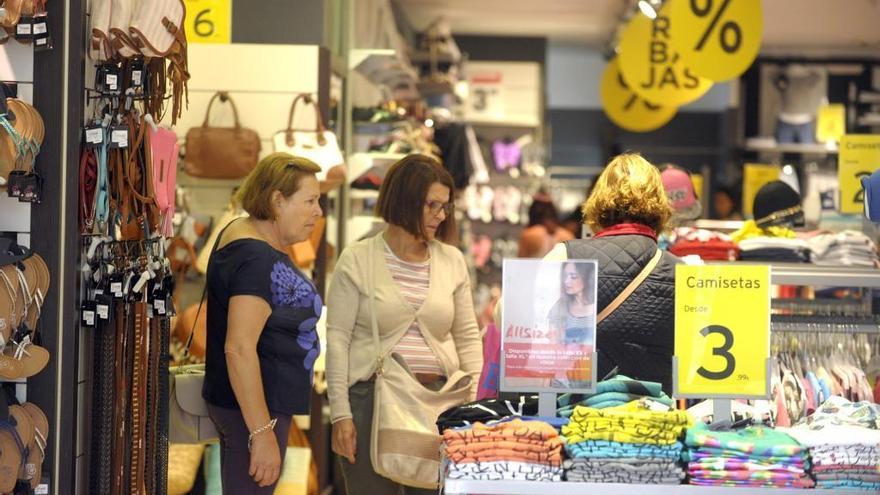 Inicio de la temporada de rebajas en comercios de A Coruña.