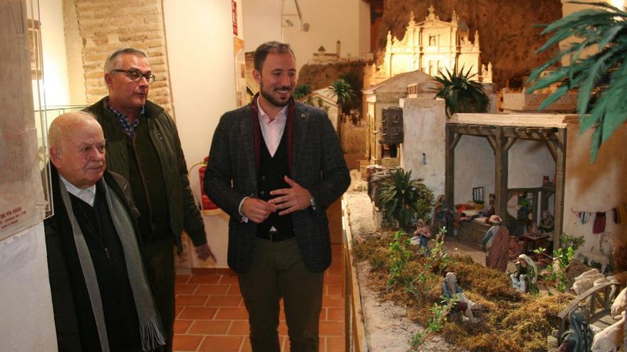 Manuel Sevilla, José Carlos Gómez y Francisco Morales, en el Museo del Belén, este miércoles.  | PILAR WALS