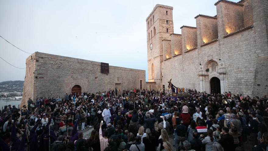 Semana Santa En Ibiza: procesión del Santo Entierro en el Viernes Santo