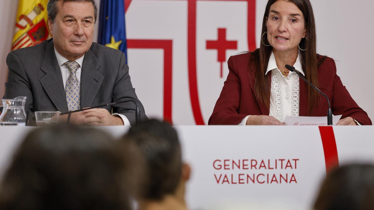 El conseller de Sanidad, Marciano Gómez y la consellera de Hacienda y portavoz, Ruth Merino