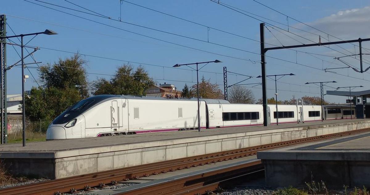 Tren de la serie 107 de Renfe. |  Cedida