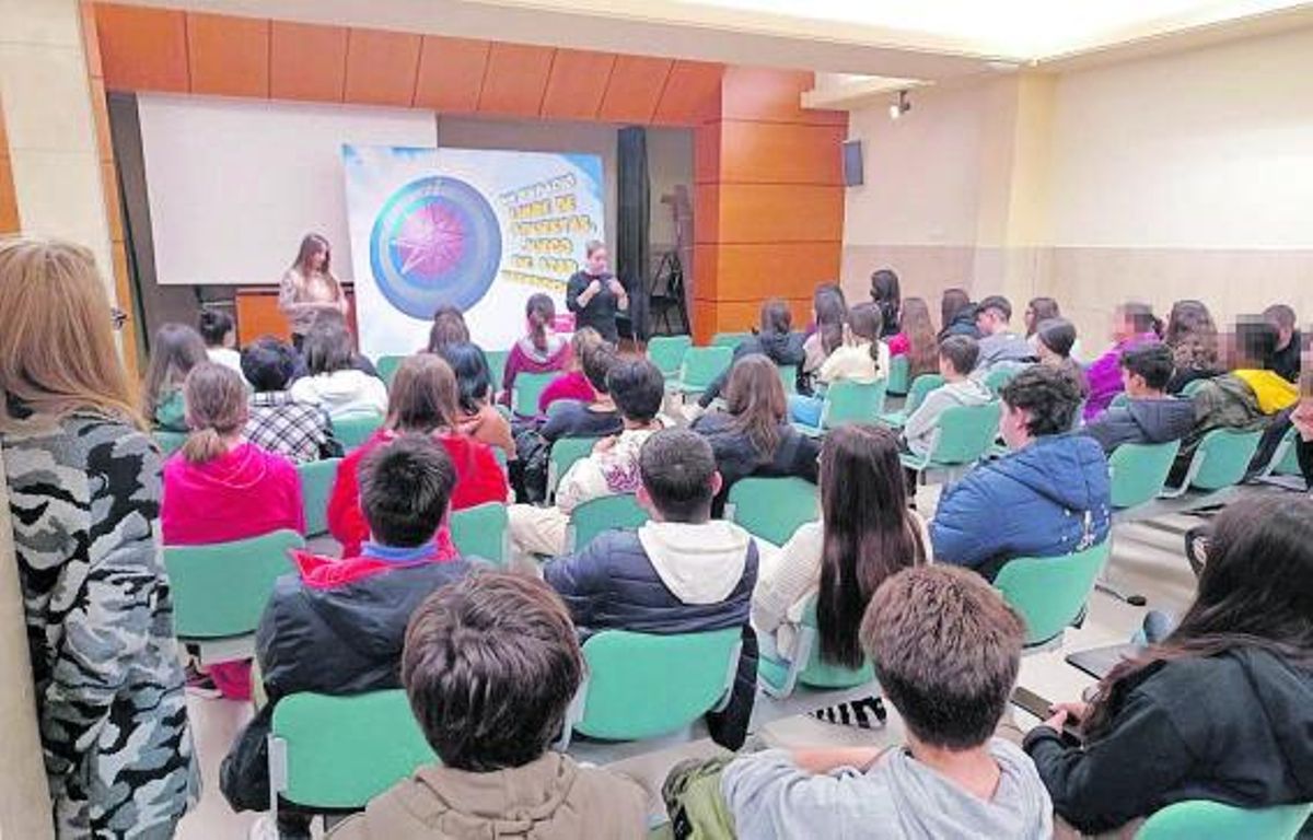 Un taller con escolares de sensibilización sobre el juego con dinero. | PMSD