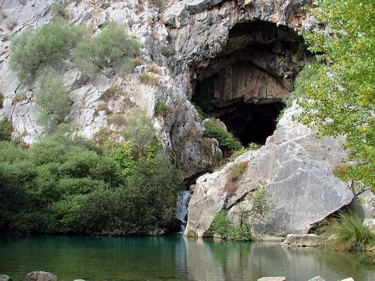 La Cueva del Gato es la boca más famosa del sistema Hundidero-Gato.