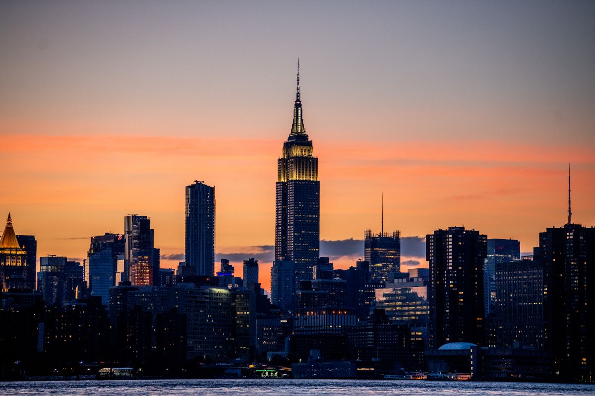 Disfruta del mejor atardecer de Nueva York desde el barrio de Brooklyn.