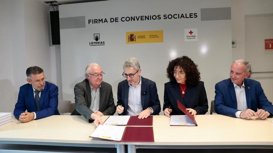 Hacienda, Arcadi España, durante un acto de firma de convenio en Cruz Roja
