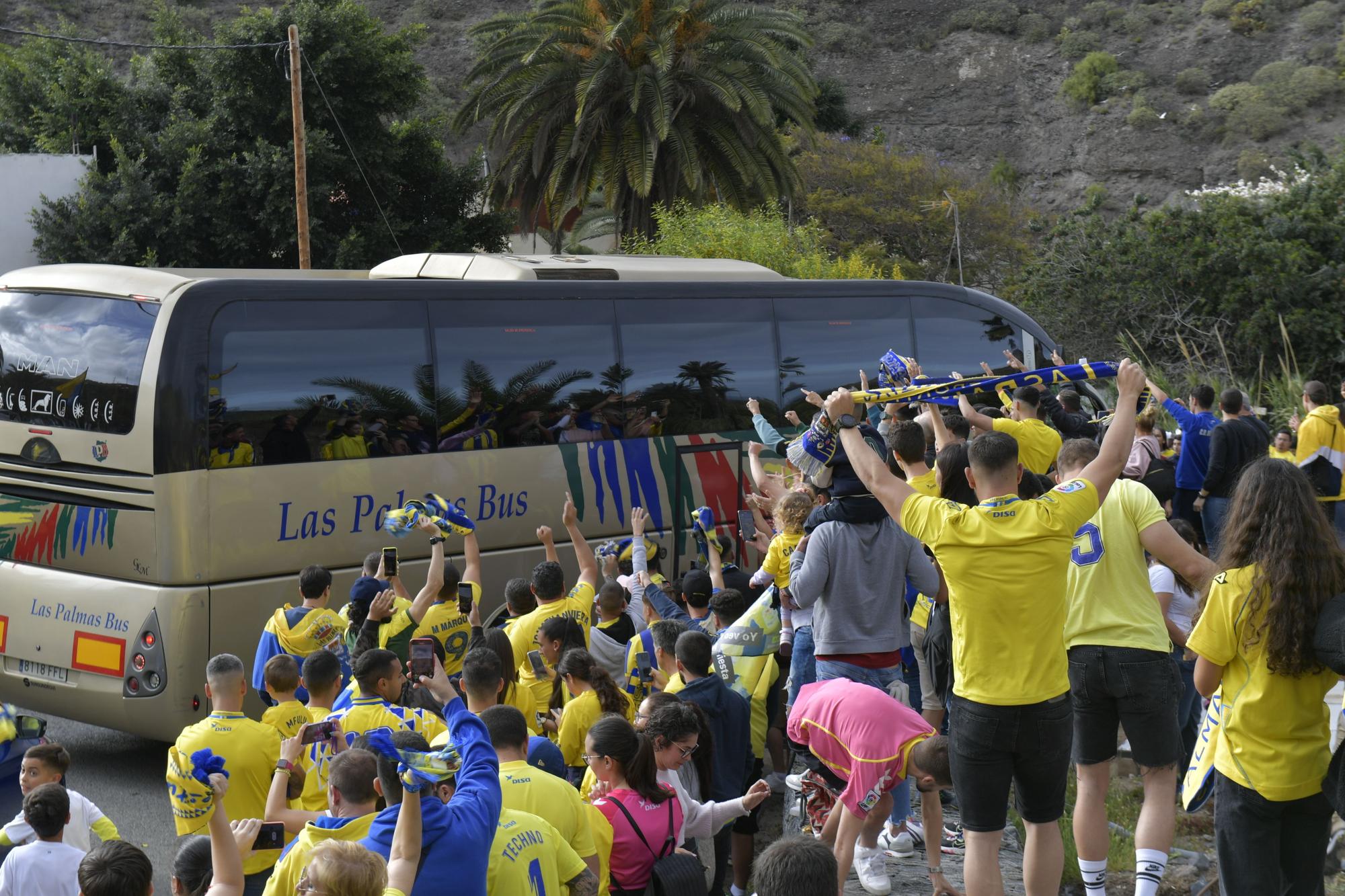 Aficionados despiden a la UD en Barranco Seco antes de ir a Tenerife