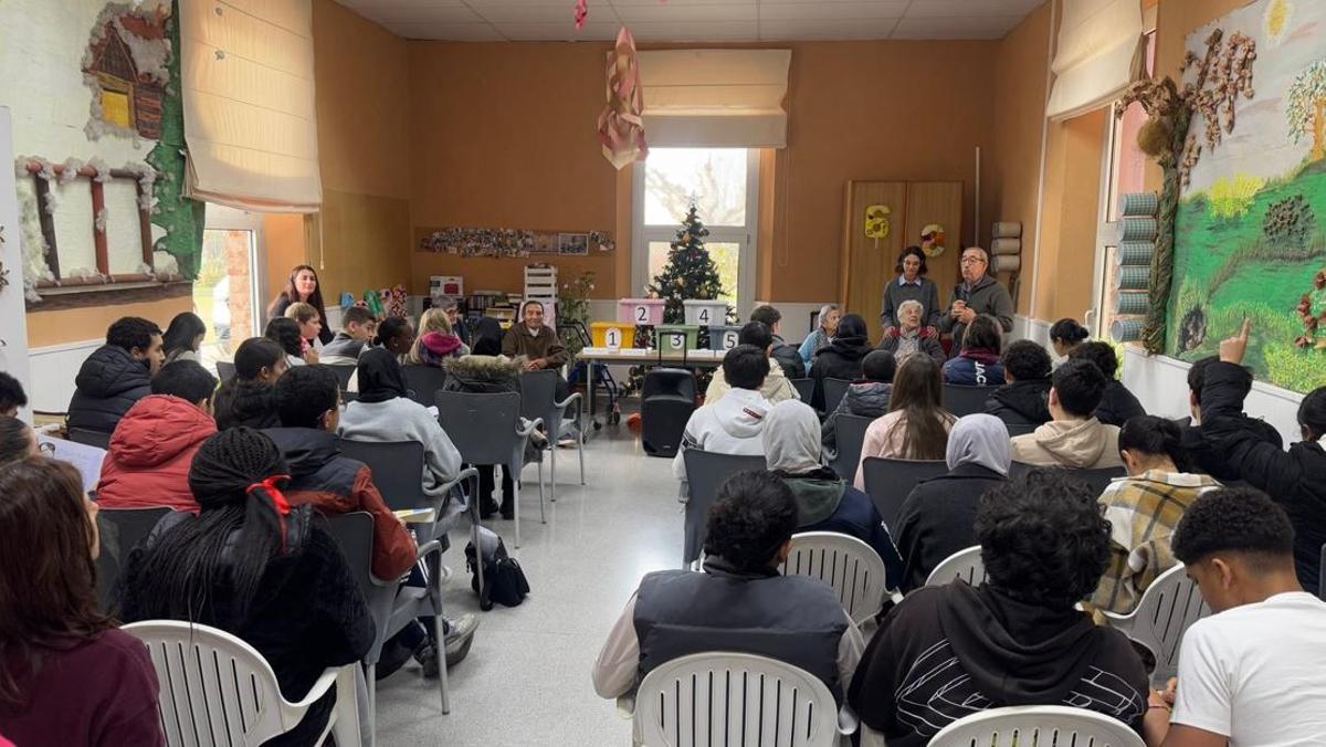 El projecte comença amb una xerrada-joc i una visita a la residència Toribi Duran.