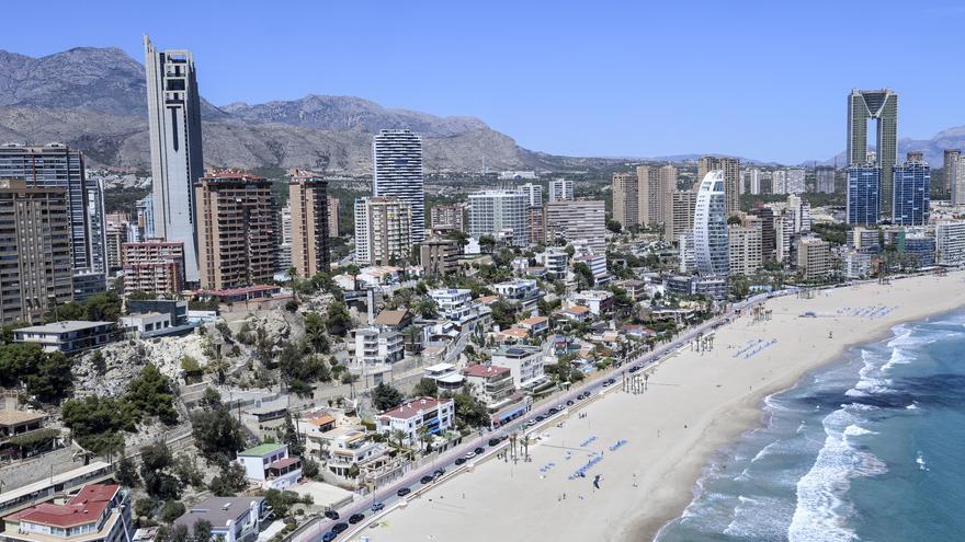 La venta de viviendas ya mueve en Alicante tanto dinero como en plena burbuja