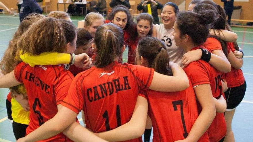 Las jugadoras del Ángel Óptico Varilux celebran una de sus grandes victorias esta temporada.