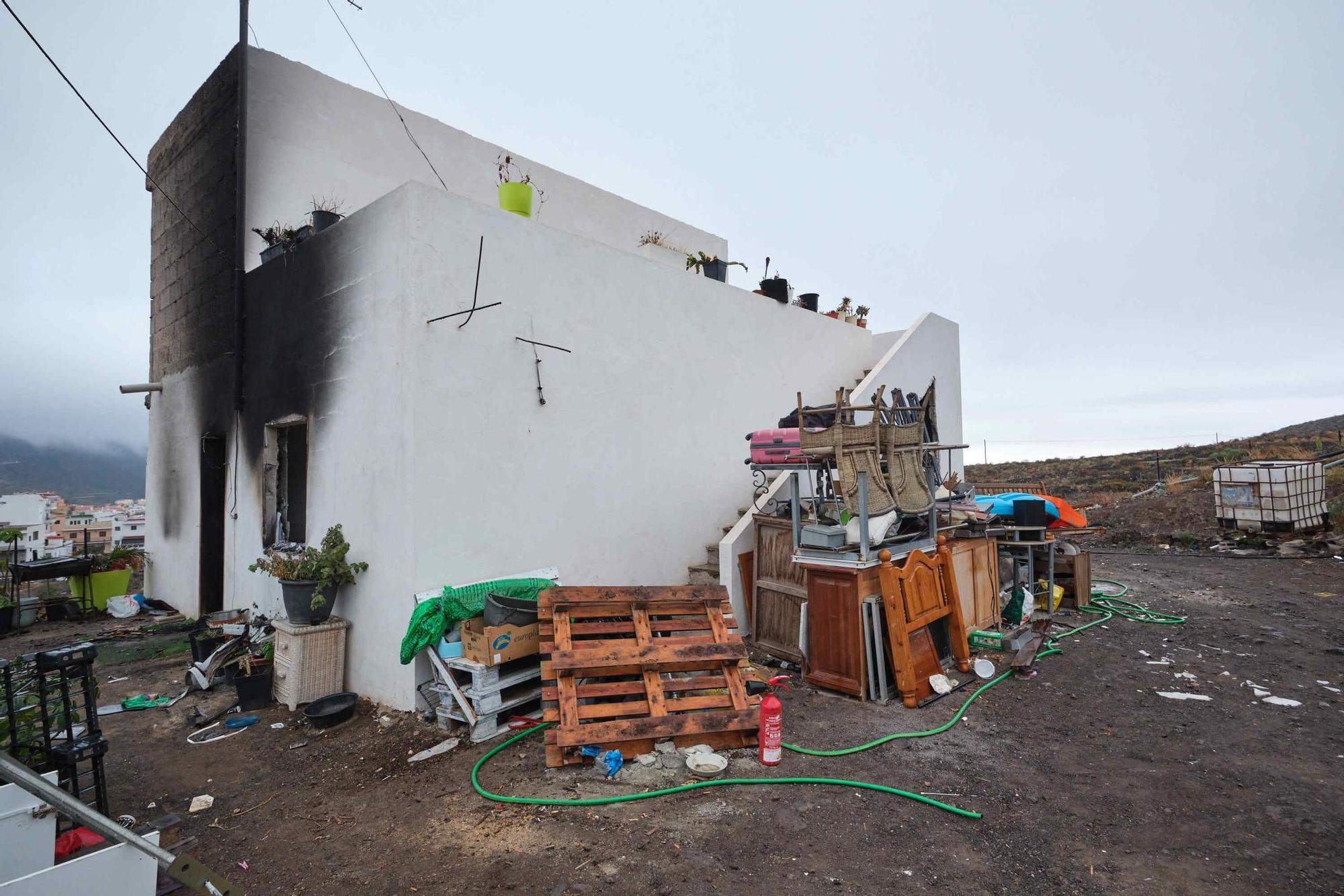 Un hombre incendia la casa con su pareja y su hijo dentro en Tenerife