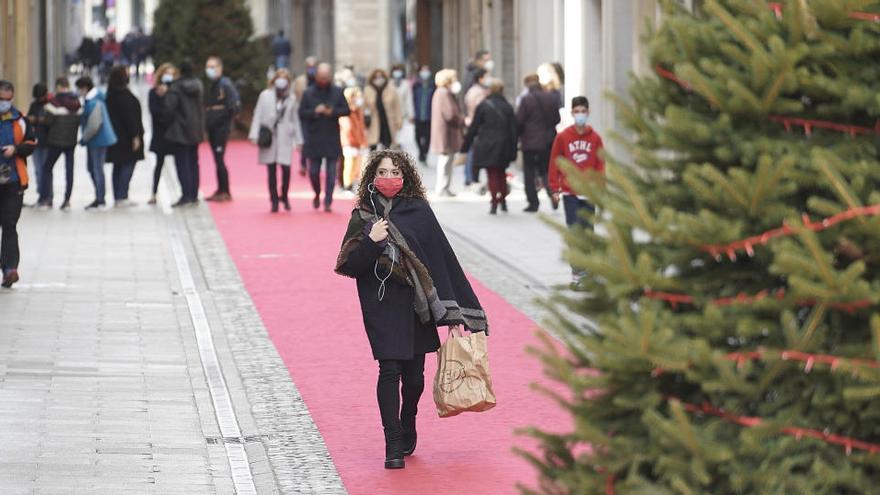 Els carrers comercials de Girona van registrar un descens pronunciat de trànsit.