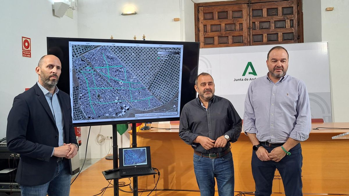 Eduardo Lucena, Antonio Pedregosa e Ildefonso Ruiz presentan los resultados del estudio de la UCO en Cerro Boyero