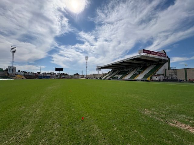 Fotogalería: El césped del Príncipe Felipe, listo para la vuelta del Cacereño