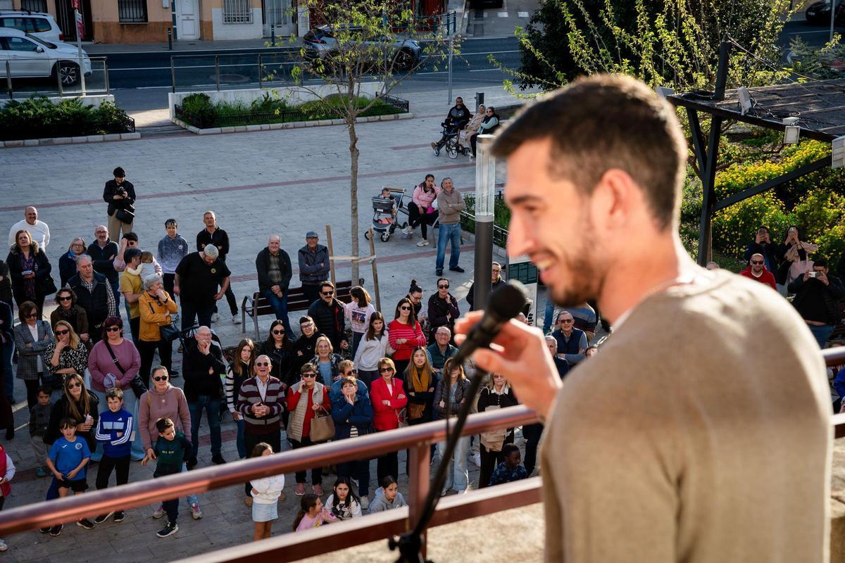 Homenaje de Bellreguard a su deportista más ilustre, Quique Llopis Doménech