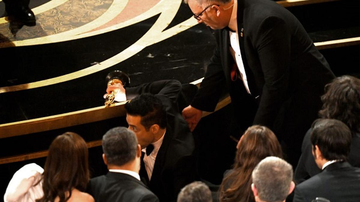 Foto a foto: la caída de Rami Malek en los Oscar 2019