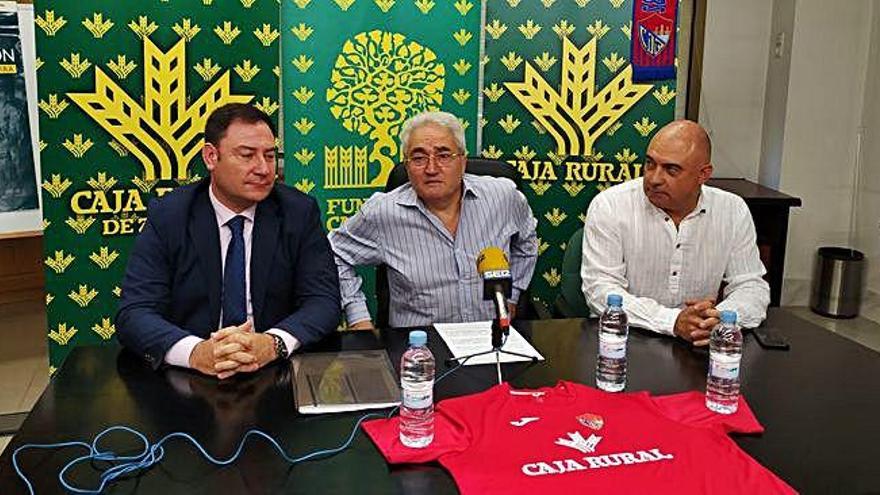 Ángel Zorita, delegado de zona de Caja Rural; Pedro Gallego y Santi Redondo.