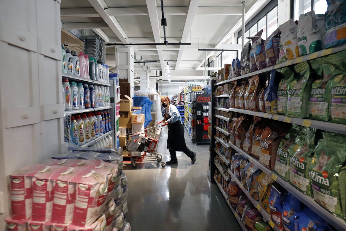 Preparativos para la apertura del supermercado gastronómico de Maskom en La Merced.