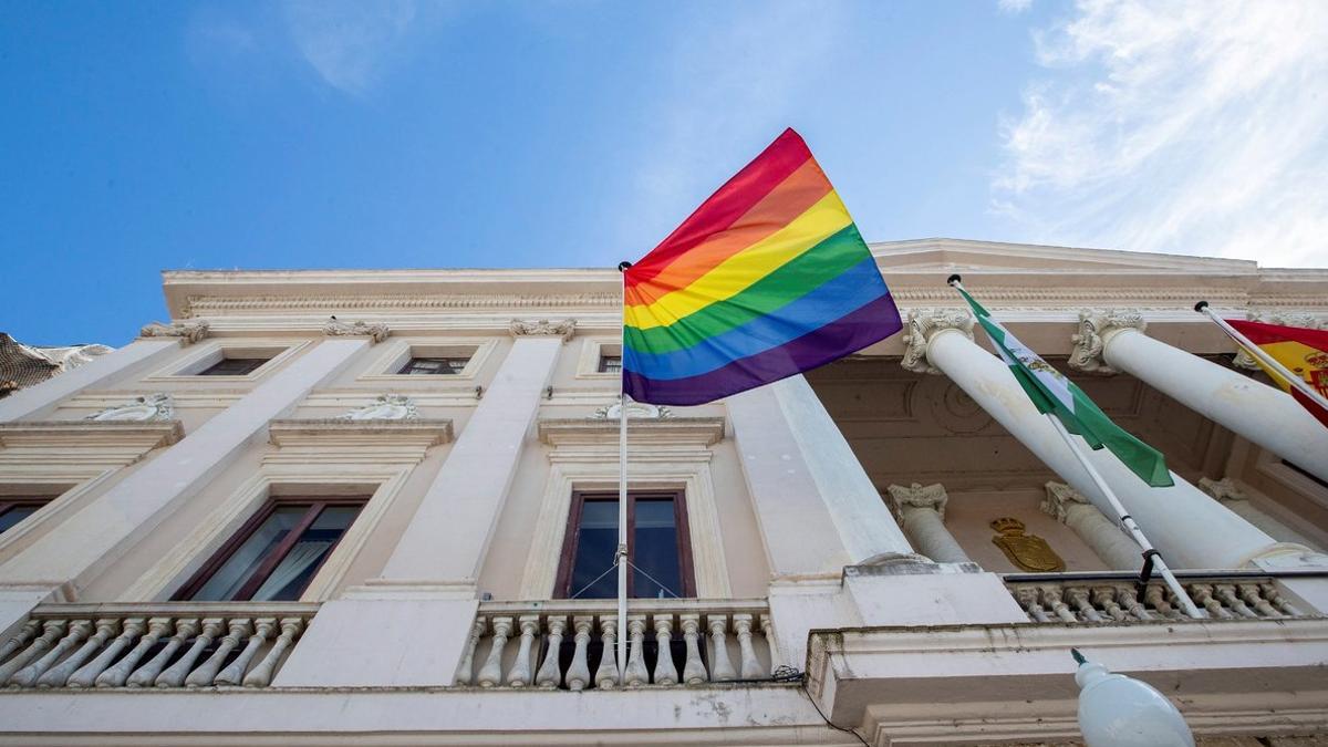 La polémica de las banderas llega al Orgullo 2020