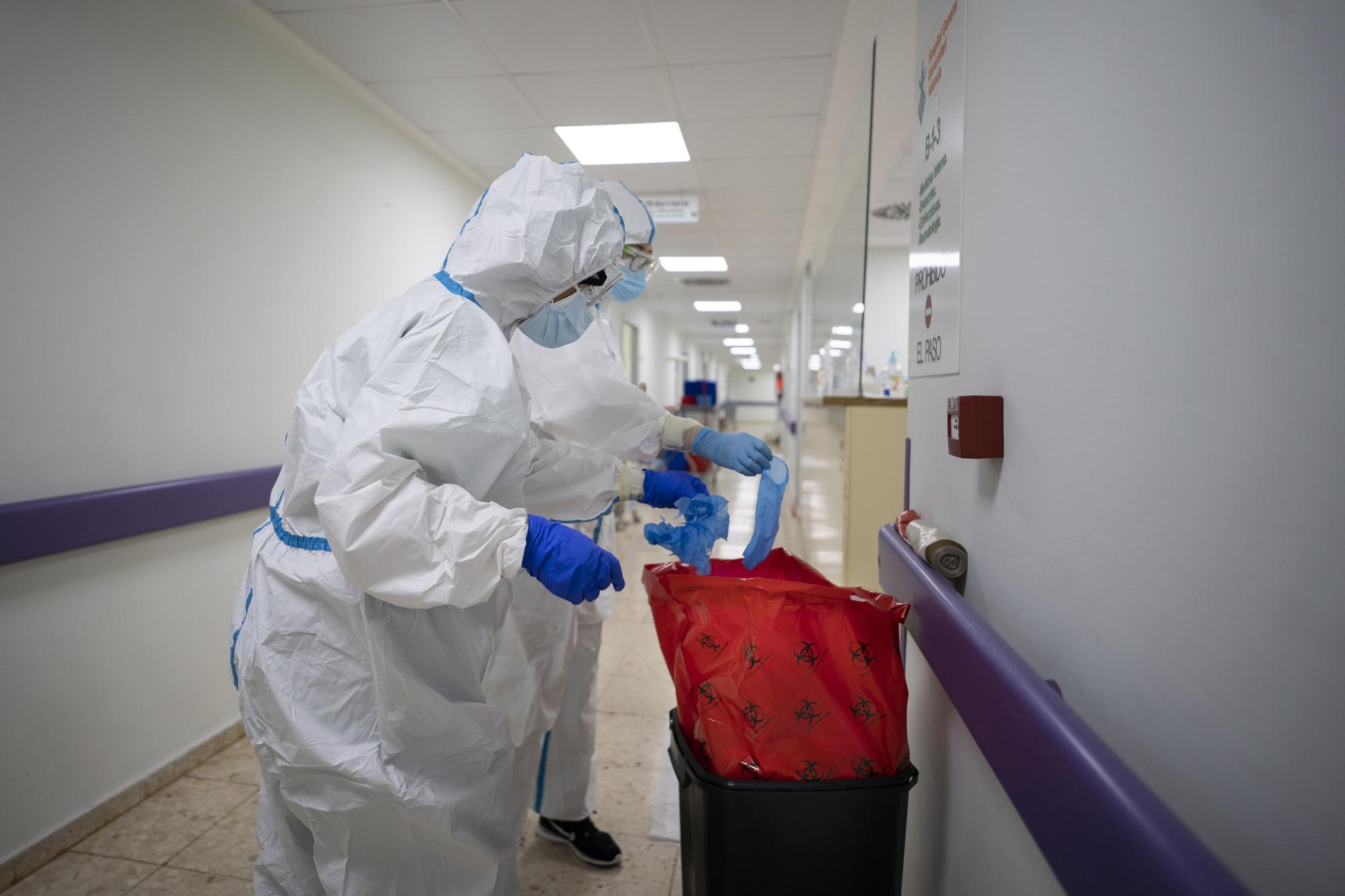 Levante-EMV entra en la sala covid del Hospital General de València: la lucha frente al coronavirus de cerca