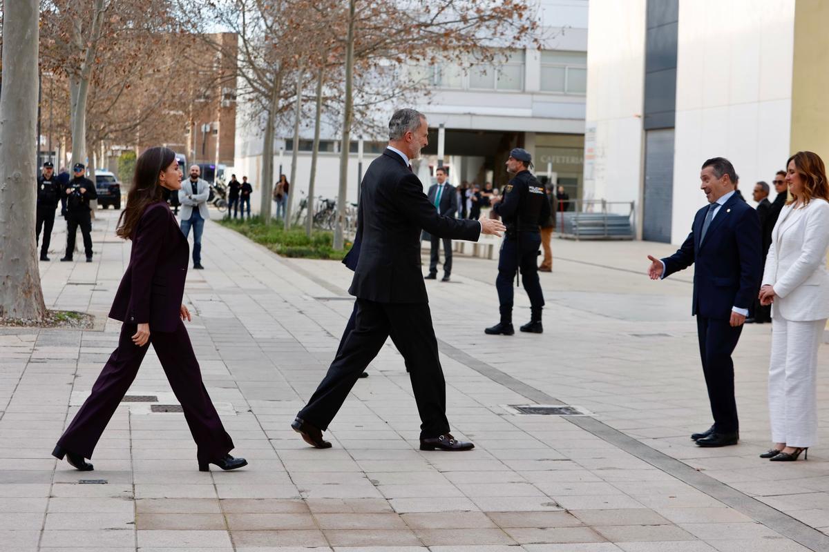 Los Reyes visitan el proyecto "Salvem les Fotos" de la UPV