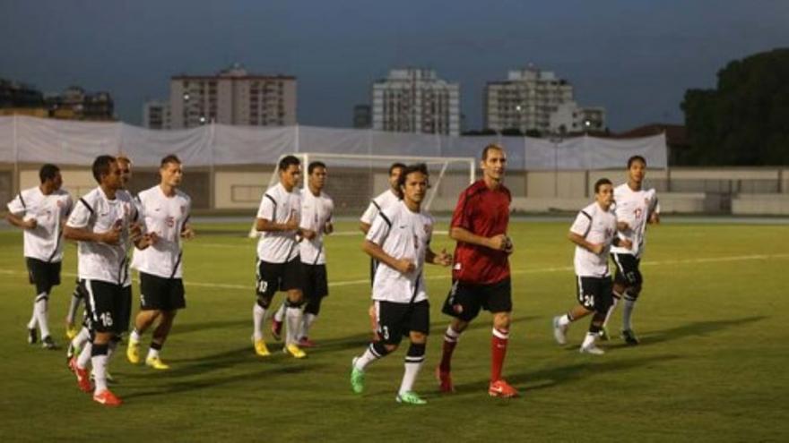 El reto de Tahití es marcar un gol a España