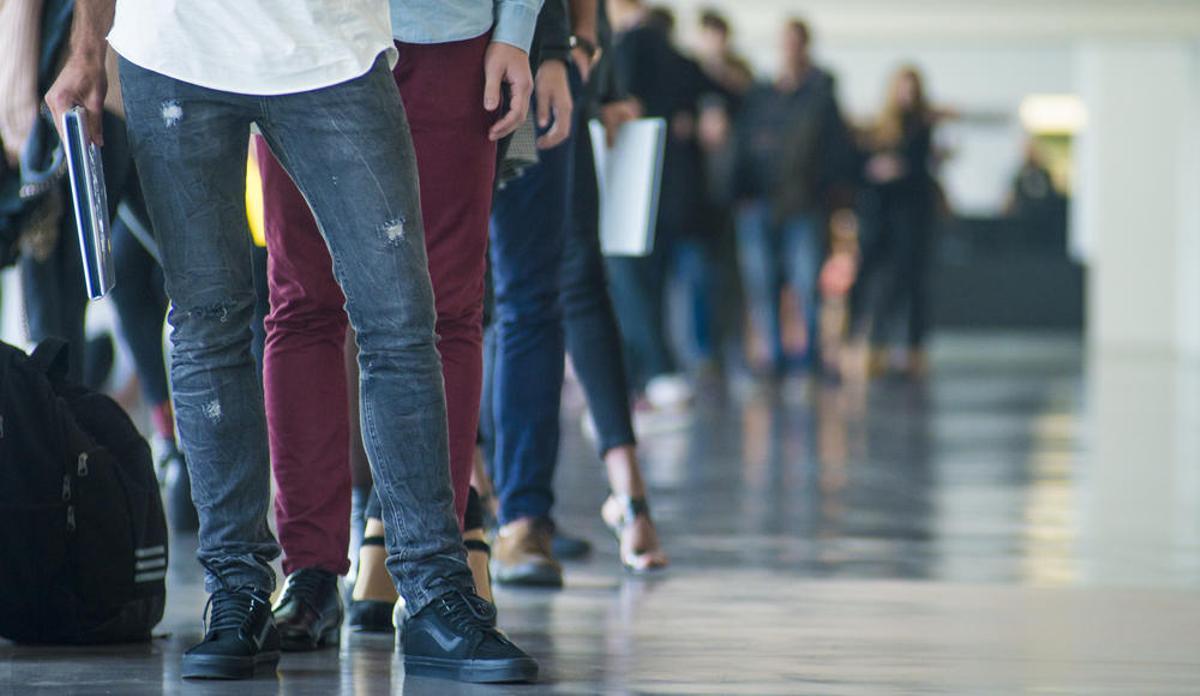 Estar apuntado a las oficinas del paro, uno de los requisitos para las ayudas.