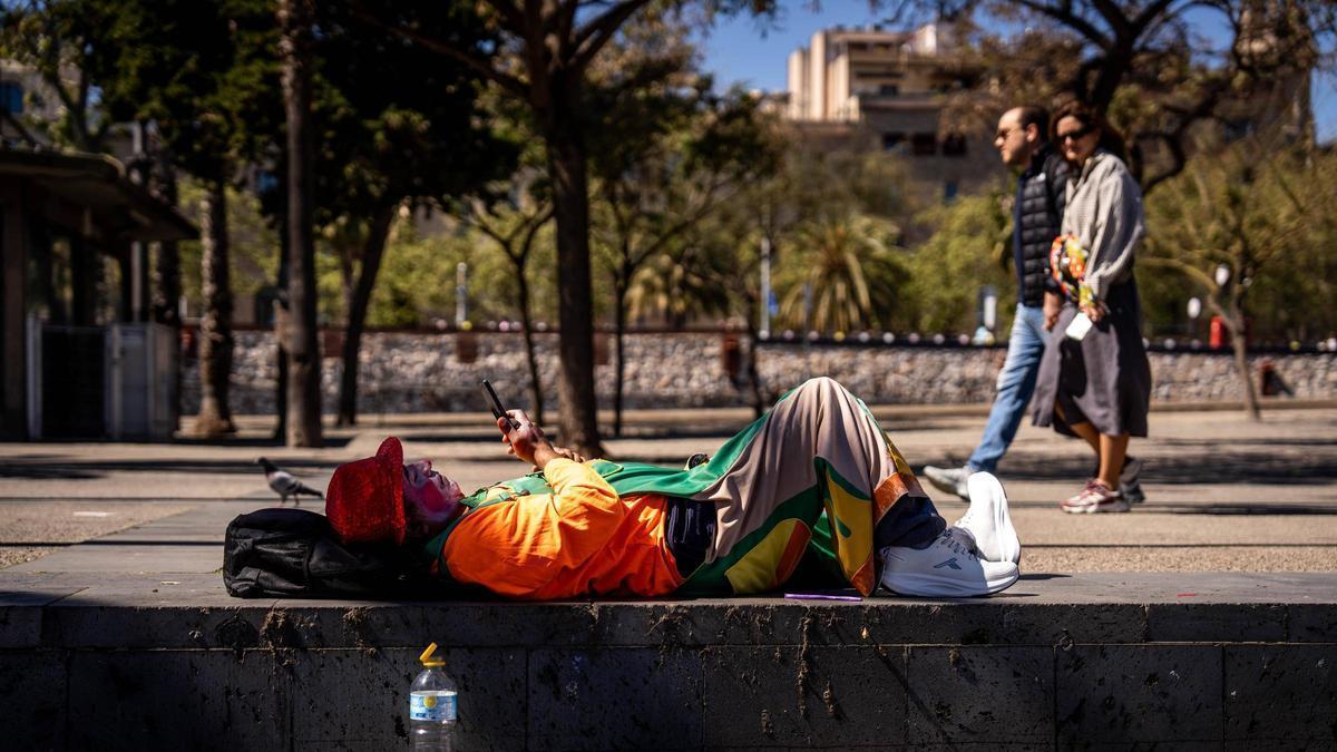 España se adentra en una semana excesivamente cálida con valores hasta 10 grados por encima de lo normal: "Habrá temperaturas típicas de junio"