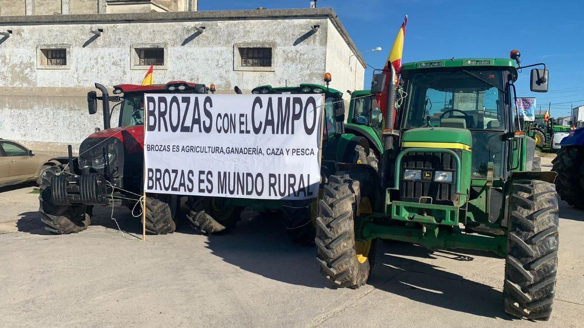 Tactores en Brozas movilizados por la Plataforma de Defensa del Campo de Extremadura.
