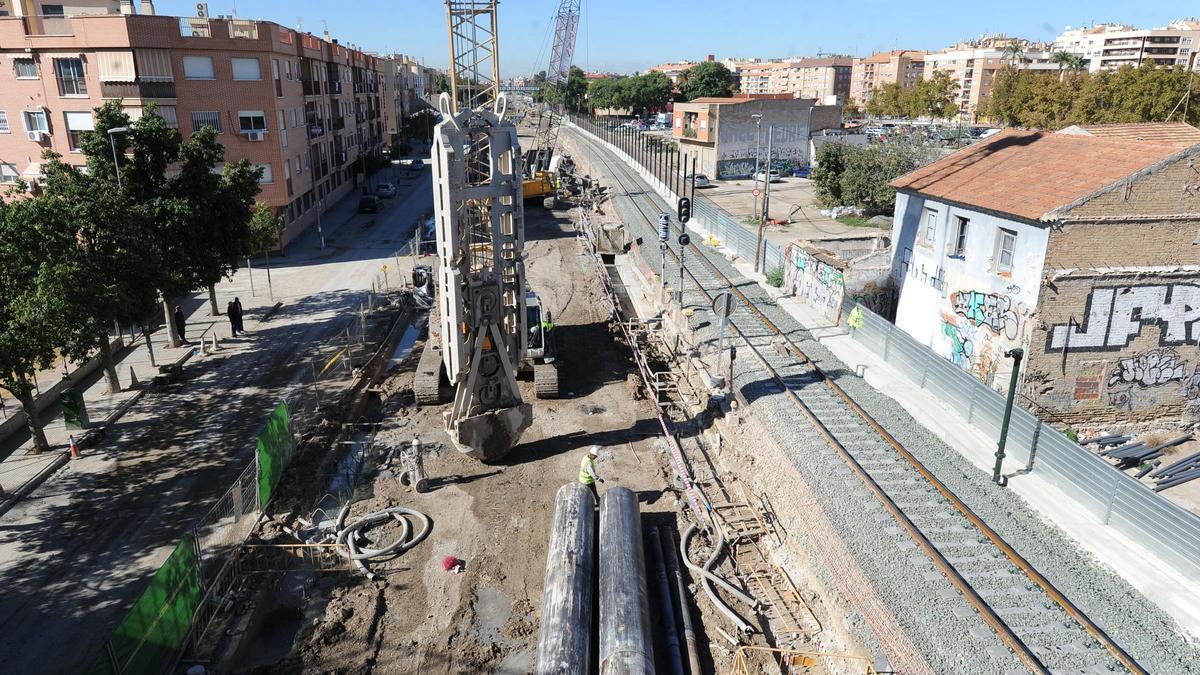 Obras del AVE a su paso por Santiago el Mayor, en Murcia, a finales del año 2018, cuando Ábalos era ministro de Fomento.