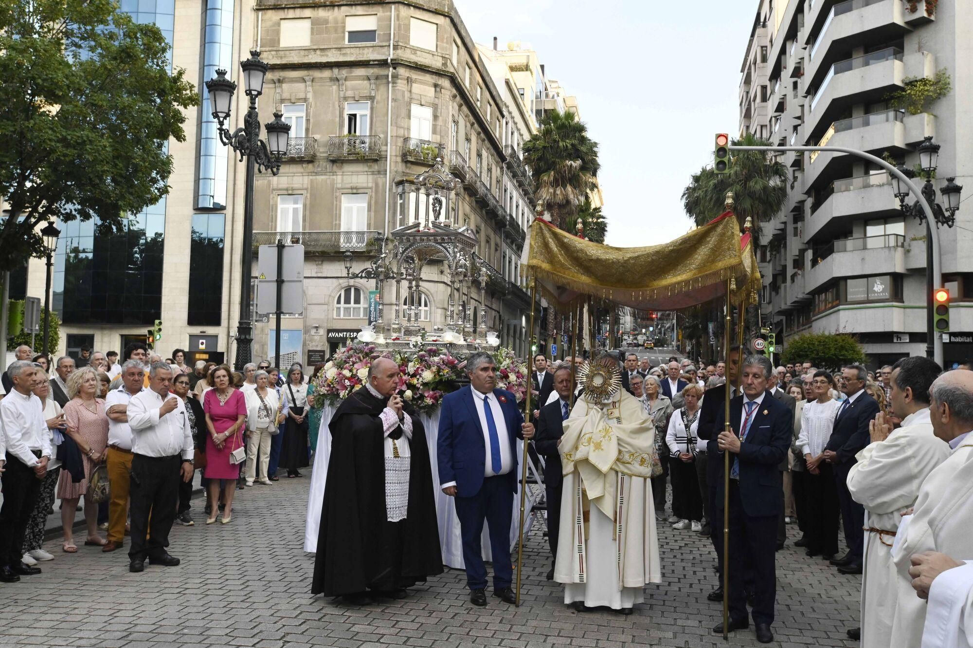 Un año más, los fieles vigueses participaron en una de las fechas más solemnes del calendario religioso, la celebración del Corpus Christi