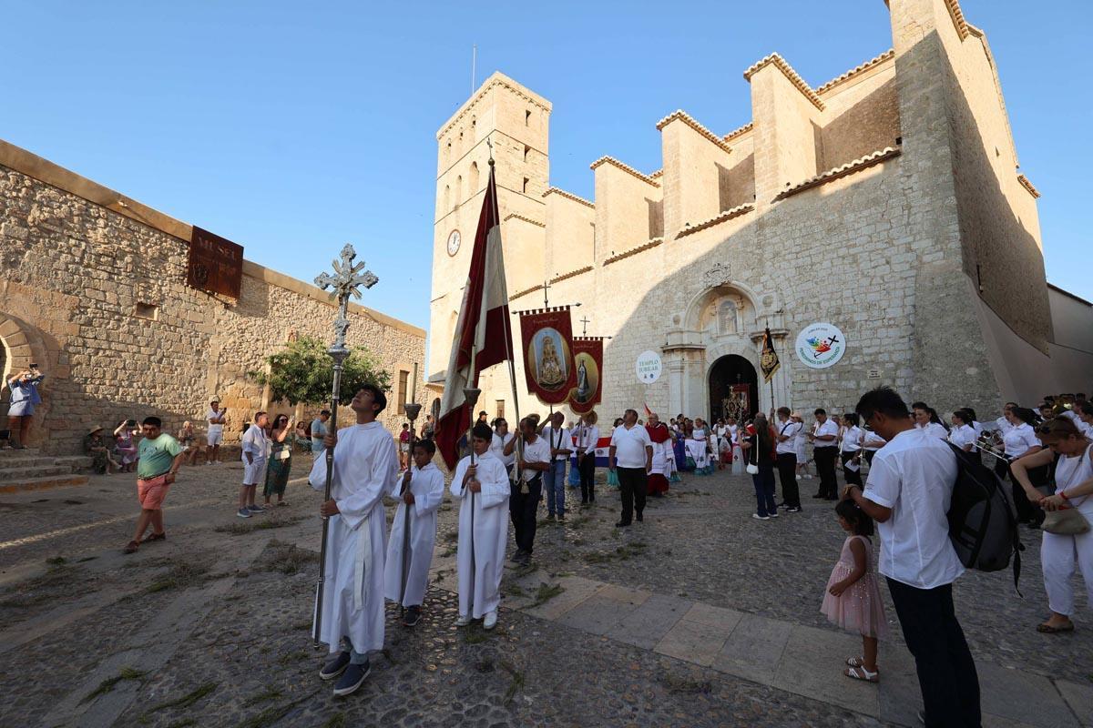 Un Corpus Christi con aroma a 'herba de Sant Ponç'