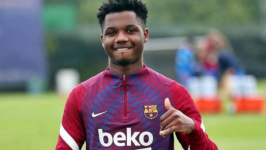 Ansu Fati torna a entrenar amb el Barça 10 mesos després