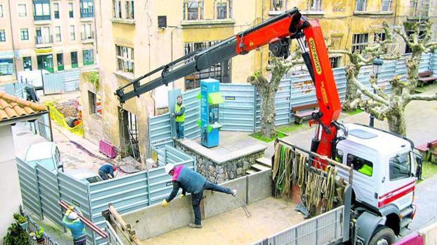 Dragados amplía el vallado de la fábrica de Ortiz para seguir las obras del Museo de la Conserva