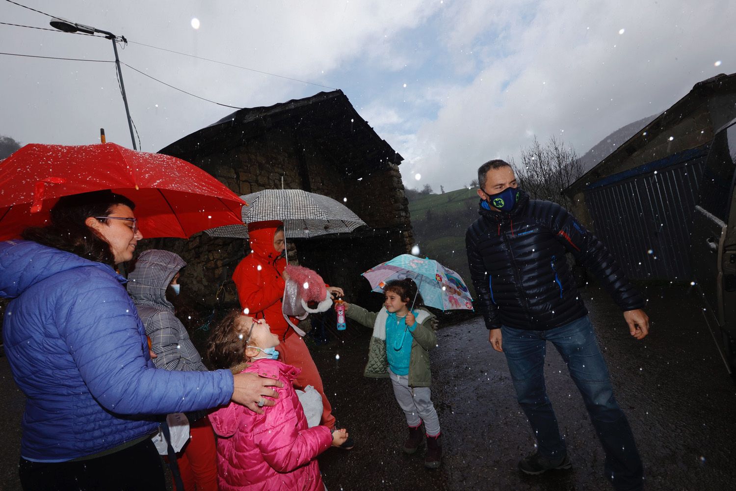 EN IMÁGENES: Asturias se enfrenta a un temporal de frío y nieve en abril