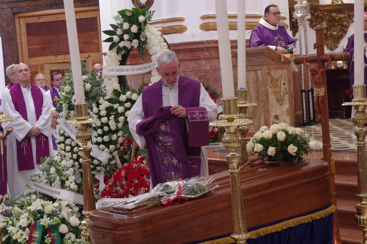 El funeral del sacerdote Manuel Ángel Santiago, en imágenes El funeral del sacerdote Manuel Ángel Santiago, en imágenes