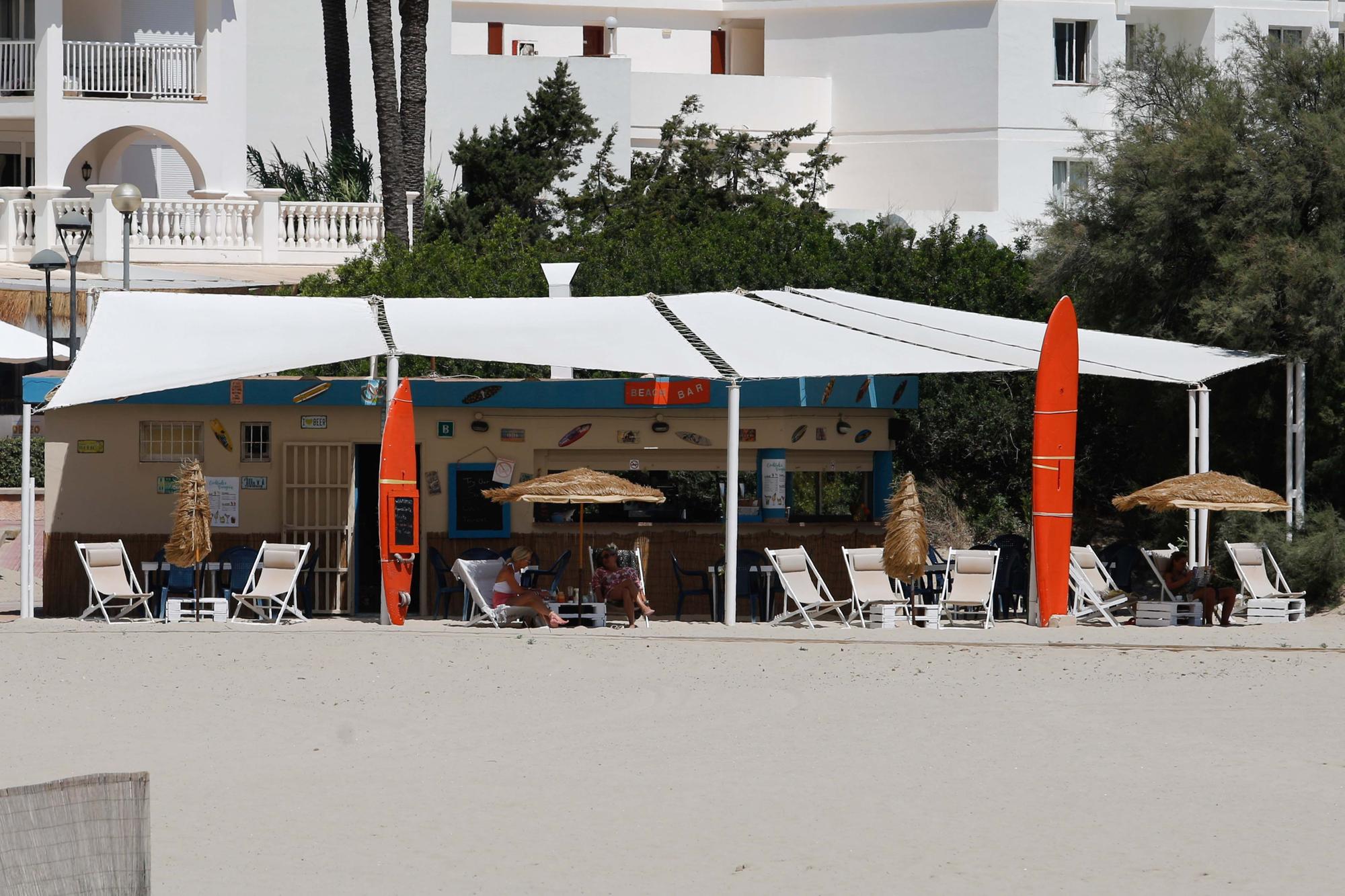 Cala Llonga sale del letargo