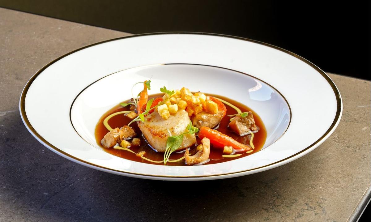 Vieira en fricandó, una de les propostes d'aquesta primavera al restaurant Castell Perelada.