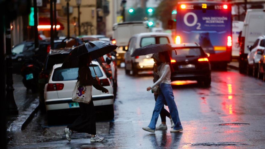 La Aemet pide "extremar las precauciones" tras una jornada de suspensiones, destrozos y el blindaje de la zona cero de la dana