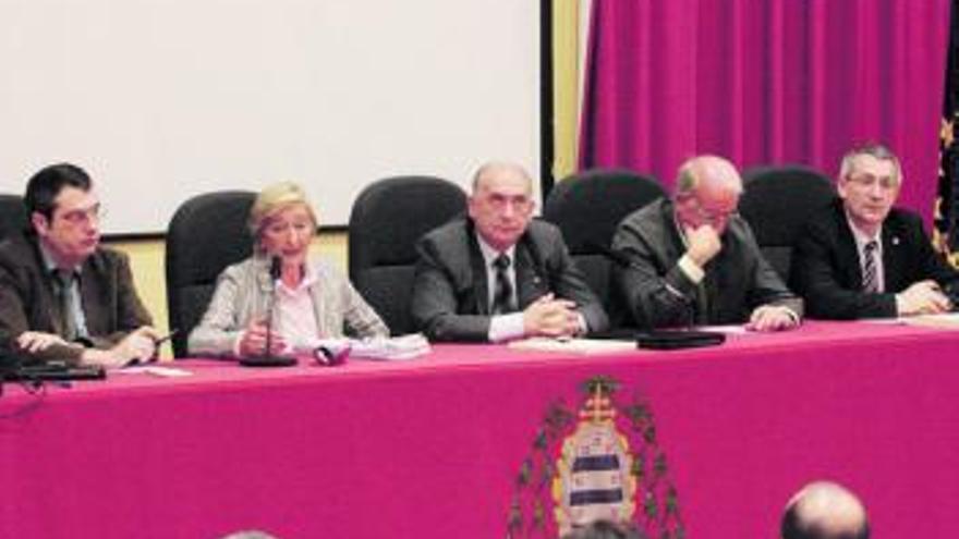 El rector de la Universidad de Oviedo, Vicente Gotor, durante un encuentro celebrado en el campus de Gijón.