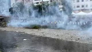 La Descarga más esperada convirtió cinco días de espera en una explosión de emoción en Cangas del Narcea: 7.30 minutos de estruendo y casi 100.000 voladores en el cielo